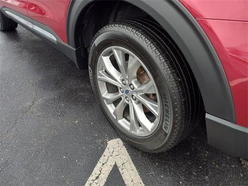 Used 2023 Ford Explorer XLT w/ Equipment Group 202A image 10