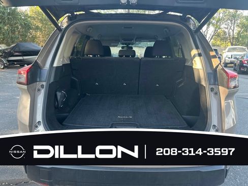 Used 2025 Nissan Rogue SV AWD/4WD image 10