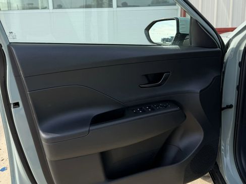 Used 2025 Hyundai Kona SEL AWD/4WD image 4