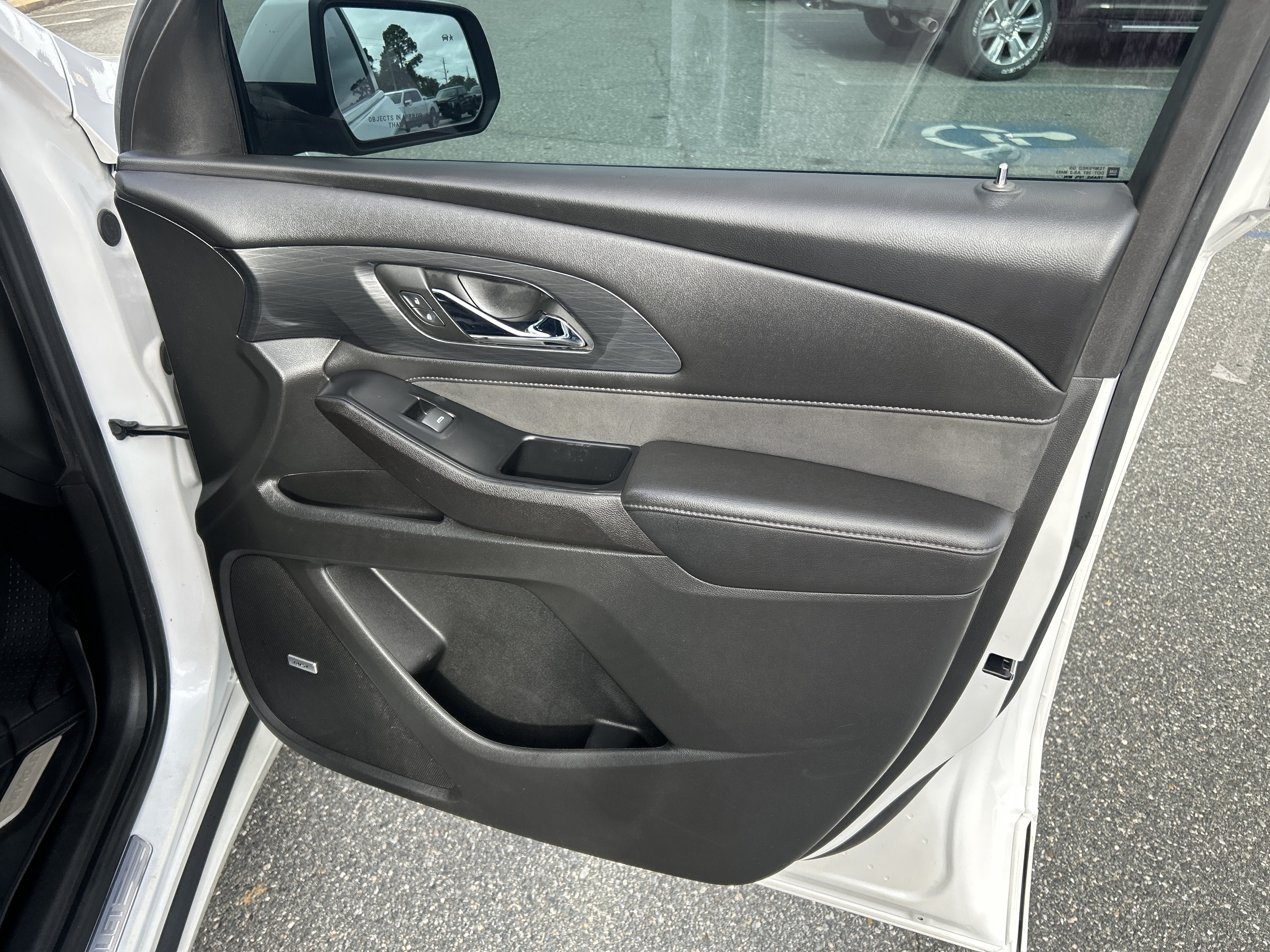 Used 2023 Chevrolet Traverse High Country w/ LPO, Floor Liner Package AWD/4WD image 23
