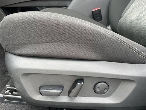 Used 2024 Nissan Rogue SV FWD image 11