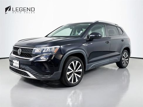 Used 2022 Volkswagen Taos SE w/ Panoramic Sunroof Package FWD image 1