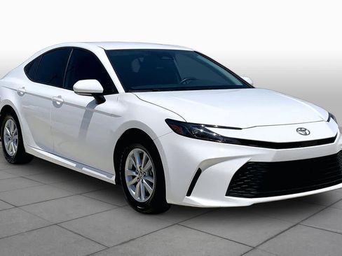Used 2025 Toyota Camry LE FWD image 5