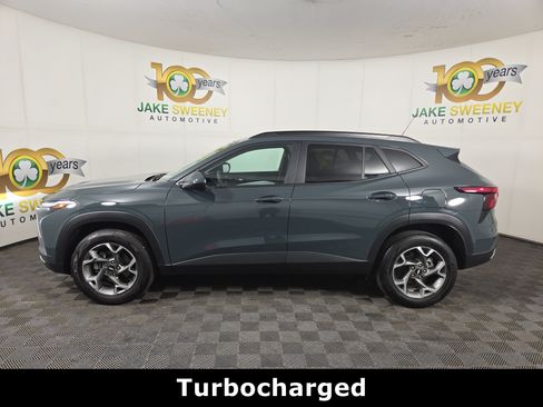 Certified 2025 Chevrolet Trax LT FWD image 4