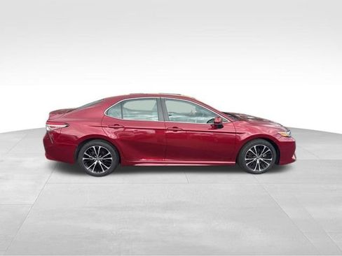 Used 2018 Toyota Camry SE w/ Moonroof Package FWD image 2