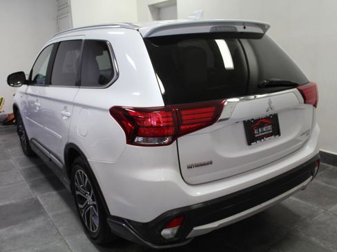 Used 2018 Mitsubishi Outlander GT AWD/4WD image 4