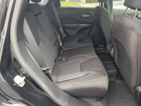 Used 2020 Jeep Cherokee Latitude FWD image 30