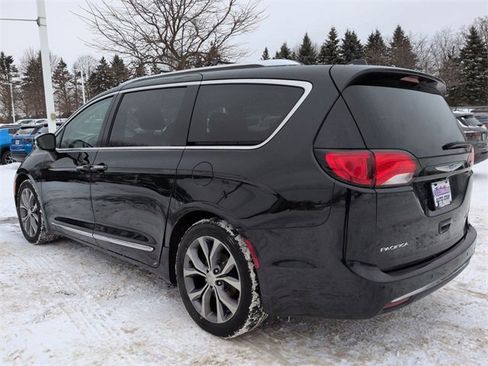 Used 2019 Chrysler Pacifica Limited w/ Tire & Wheel Group image 5