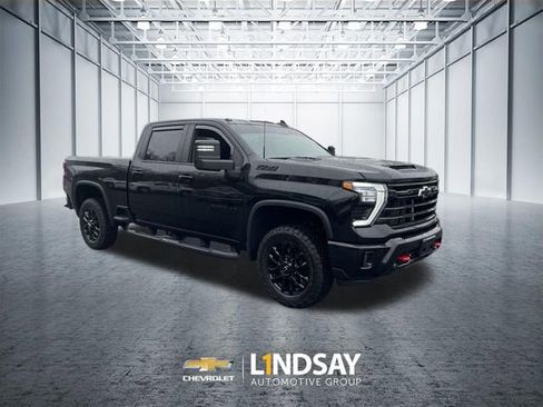 Used 2025 Chevrolet Silverado 2500 LT w/ Trail Boss Package image 2