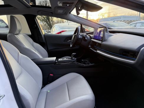 Used 2023 Toyota Prius XLE FWD image 19