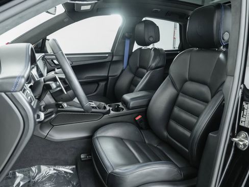 Used 2024 Porsche Macan GTS image 18