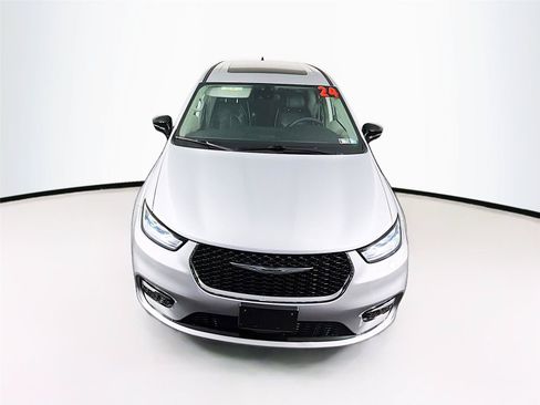 Used 2024 Chrysler Pacifica Limited FWD image 13