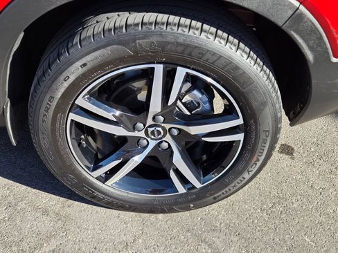 Used 2023 Volvo XC40 B5 Core w/ Convenience Package AWD/4WD image 5
