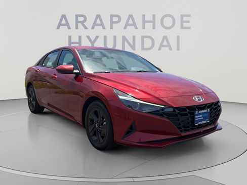 Used 2023 Hyundai Elantra SEL w/ Preferred Accessory Package FWD image 7