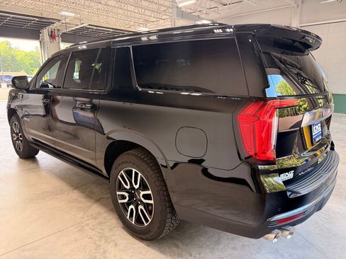 Used 2024 GMC Yukon XL AT4 w/ AT4 Premium Plus Package AWD/4WD image 6