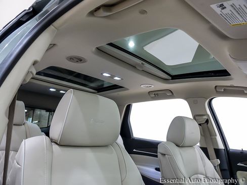 Used 2023 Buick Enclave Avenir w/ Avenir Technology Package image 37