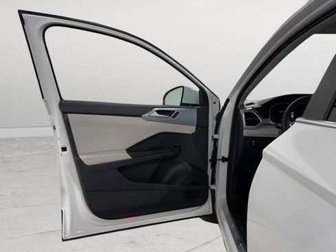 New 2025 Volkswagen Taos SE image 19