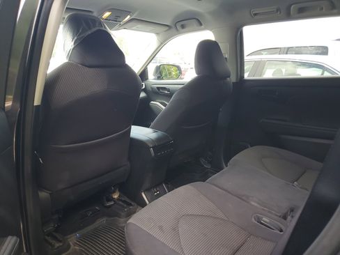 Used 2020 Toyota Highlander LE FWD image 9