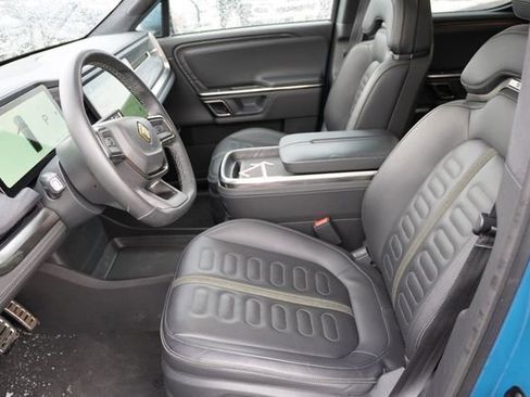 Used 2023 Rivian R1T Adventure image 6