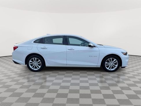 Used 2017 Chevrolet Malibu LT w/ Leather Package FWD image 8