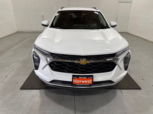 New 2025 Chevrolet Trax LT w/ Driver Confidence Package image 2