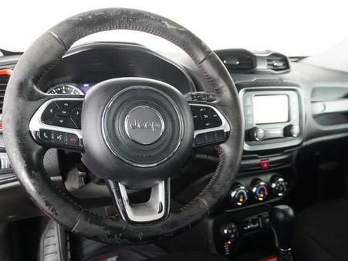 Used 2017 Jeep Renegade Trailhawk AWD/4WD image 27