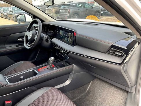 New 2025 Nissan Kicks SR AWD/4WD image 10