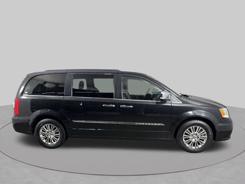 Used 2015 Chrysler Town & Country Touring-L w/ Driver Convenience Group FWD image 37