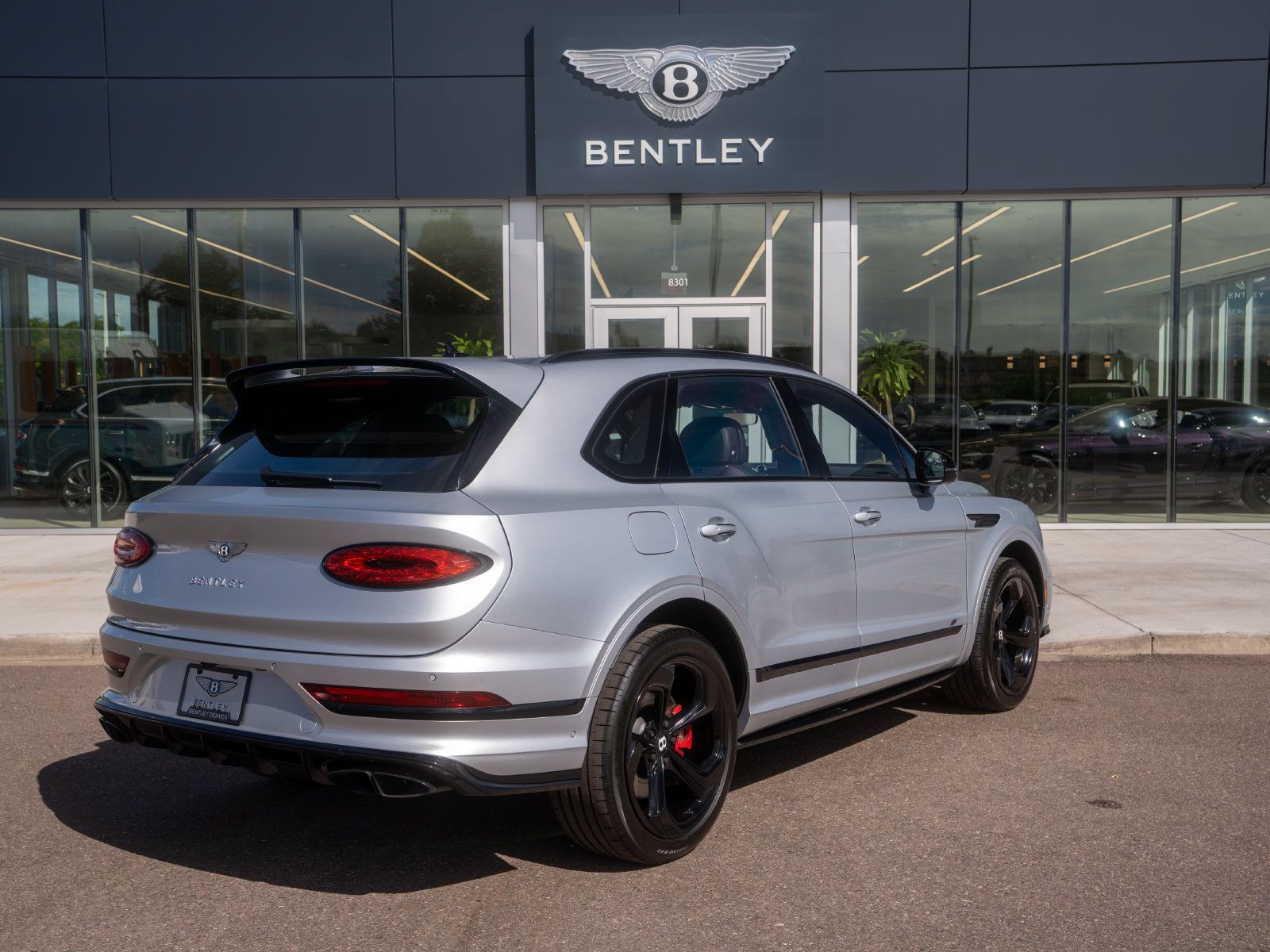 Used 2023 Bentley Bentayga AWD/4WD image 3