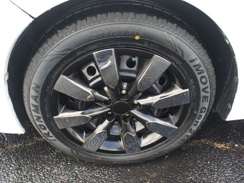 Used 2017 Toyota Corolla LE FWD image 21