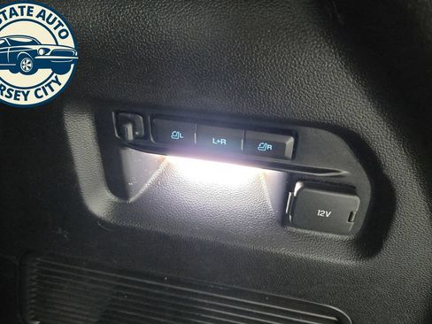 Used 2021 Ford Explorer Limited w/ Equipment Group 301A AWD/4WD image 39