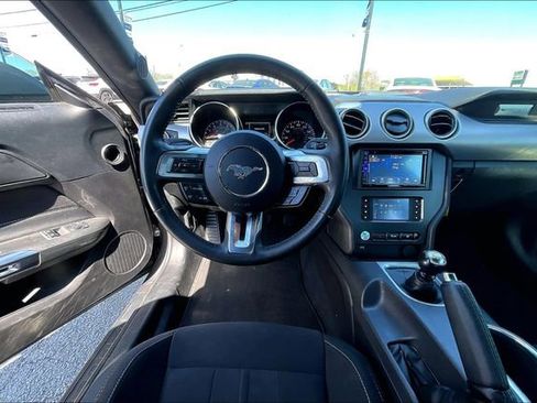 Used 2022 Ford Mustang GT RWD image 8