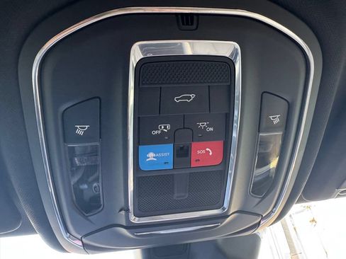 Used 2025 Jeep Grand Cherokee Limited AWD/4WD image 26