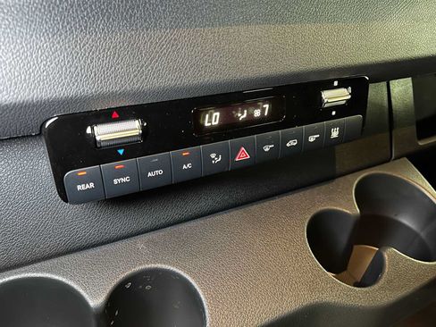 Used 2025 Mercedes-Benz Sprinter 2500 image 32
