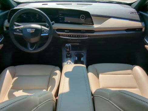 Used 2024 Cadillac XT4 Luxury FWD image 13