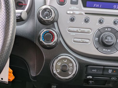 Used 2011 Honda Fit Sport image 21