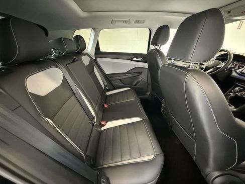 Used 2023 Volkswagen Taos SEL AWD/4WD image 16