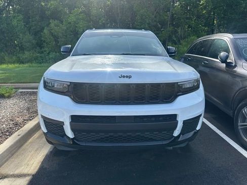 Used 2021 Jeep Grand Cherokee L Laredo RWD image 3