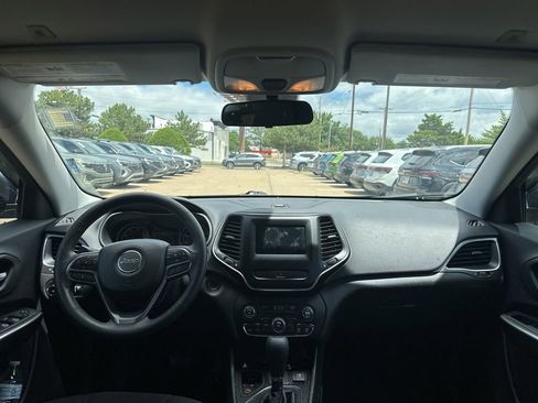 Used 2019 Jeep Cherokee Latitude w/ Popular Appearance Group FWD image 13