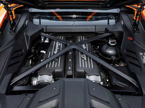 Used 2023 Lamborghini Huracan EVO RWD image 35