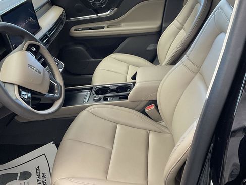 Used 2023 Lincoln Corsair AWD image 8
