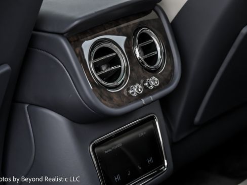 Used 2022 Bentley Bentayga image 32