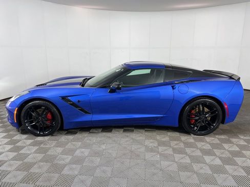 Used 2019 Chevrolet Corvette Stingray Coupe w/ 1LT RWD image 3