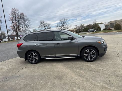 Used 2018 Nissan Pathfinder Platinum w/ Cargo Package image 4