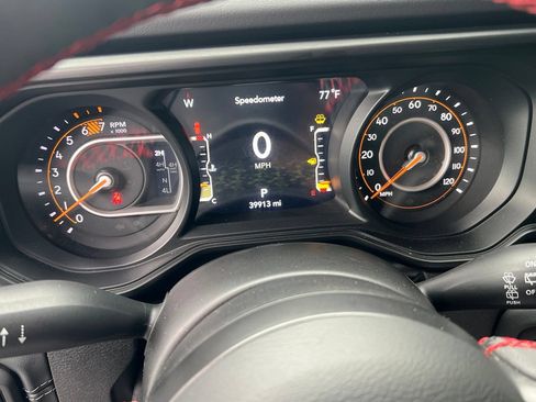Used 2024 Jeep Wrangler Unlimited Rubicon AWD/4WD image 12