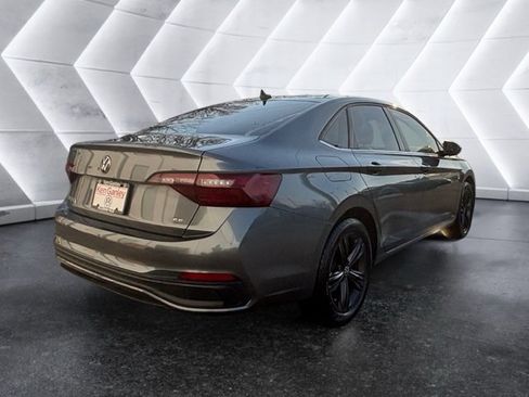 Certified 2022 Volkswagen Jetta SE image 6