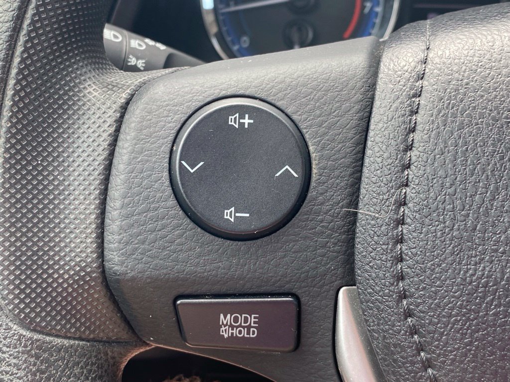 Used 2019 Toyota Corolla LE FWD image 25