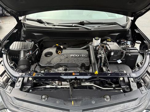 Used 2021 Chevrolet Equinox LS image 14