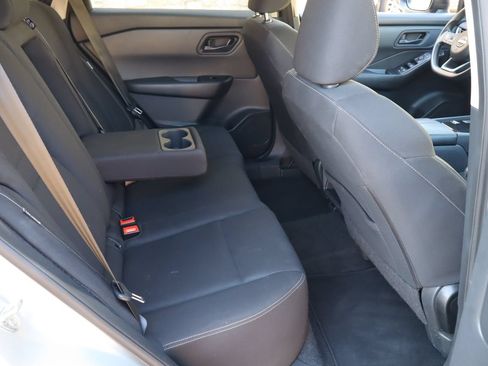 Used 2024 Nissan Rogue S FWD image 17