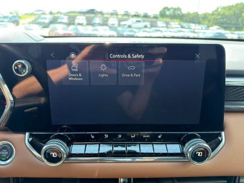 Used 2024 GMC Canyon AT4 w/ Canyon Safety Plus Package AWD/4WD image 27